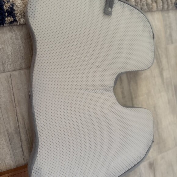 Cushy Tushy Foldable Travel seat cushion - Picture 3 of 5
